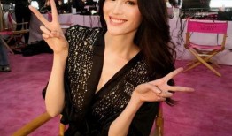 何穗最新爆料消息视频,揭秘时尚界背后的故事