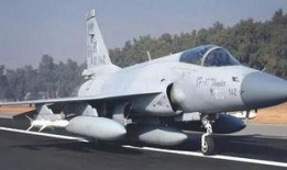 枭龙飞行员爆料视频播放,揭秘我国新一代战机飞行员训练与生活